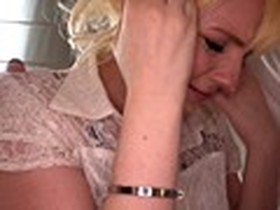 パツキン狂いのAV監督ラムチョップがNYで知り合った可愛い金髪の女の子をスイート・ルームに呼び出して調教し、無理やり花岡じったに中出しさせた　サンプル画像10